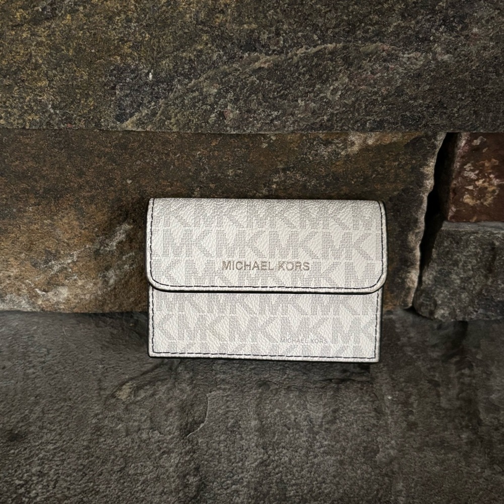 NWOT Michael Kors Logo Accordion Card Case
